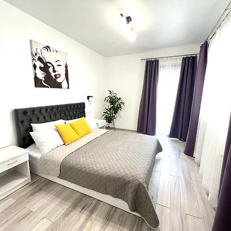 Osapart Comfortable Apartment In A Complex Great Britain Львов Экстерьер фото