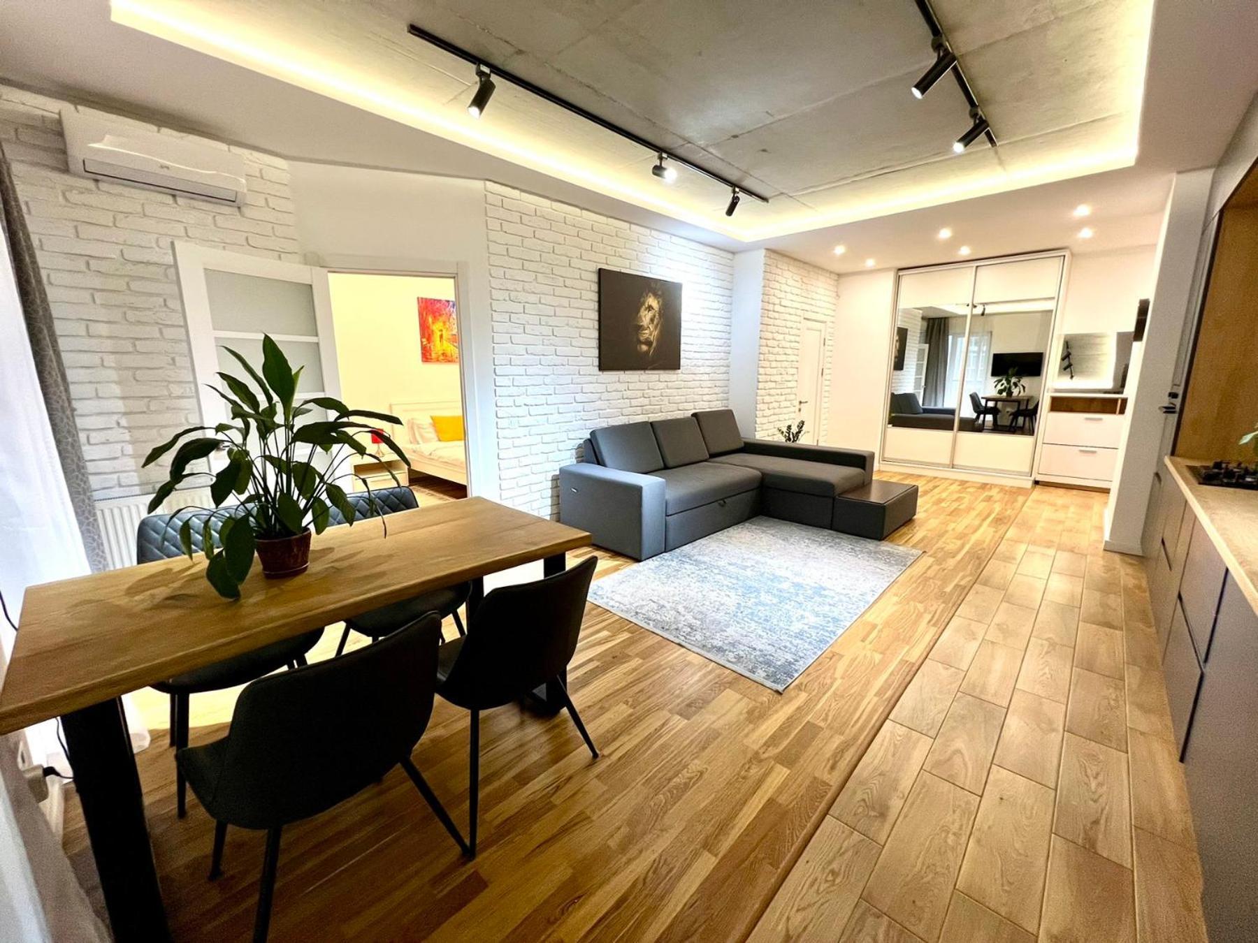 Osapart Comfortable Apartment In A Complex Great Britain Львов Экстерьер фото